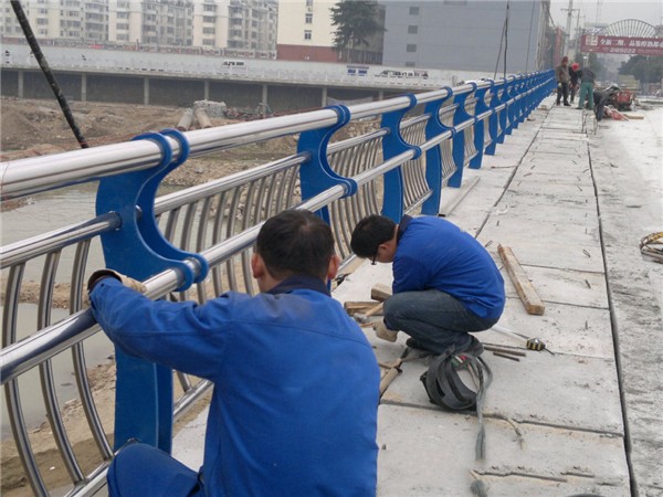 铜梁不锈钢桥梁护栏除锈维护的重要性及其方法