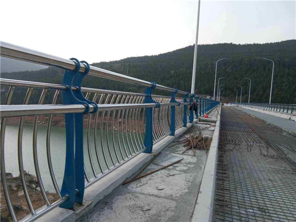 铜梁不锈钢桥梁护栏防腐措施的重要性及实施策略
