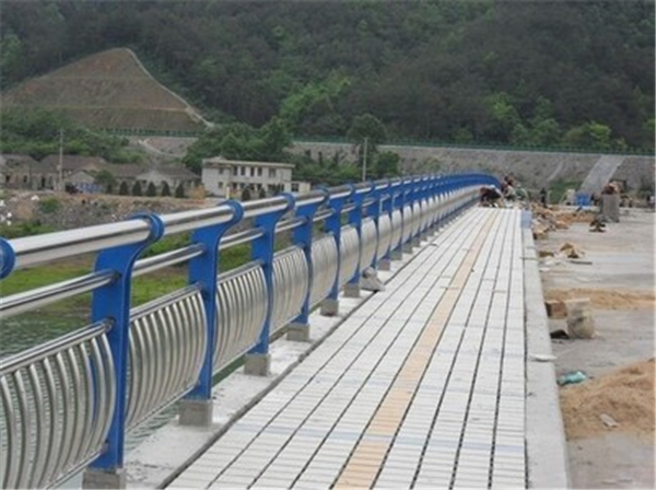 铜梁不锈钢桥梁护栏是一种什么材质的护栏